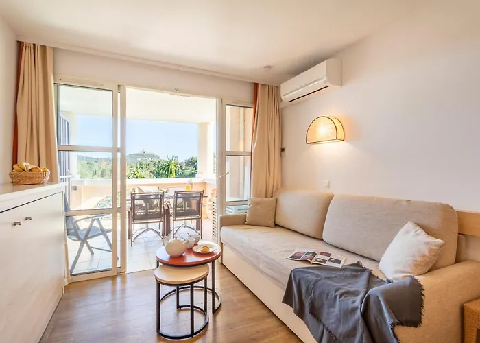 假日公园 Village Pierre & Cap Esterel 3*