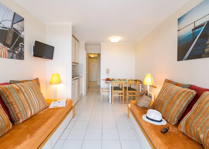 Village Pierre & Cap Esterel 假日公园 3*