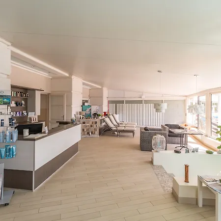 Village Pierre & Cap Esterel Tatil parkı 3*