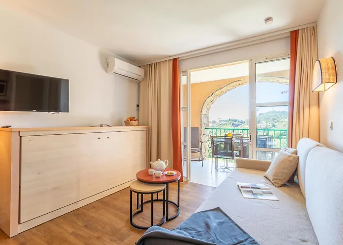 Village Pierre & Cap Esterel Сен-Рафаэль